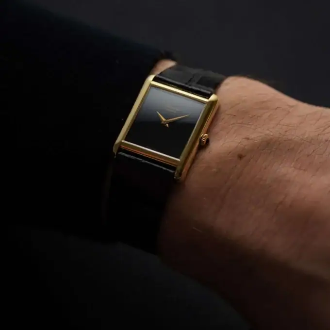 Alternative view of CHOPARD large 18k gold TANK – ref.2012 – black onyx dial – NOS