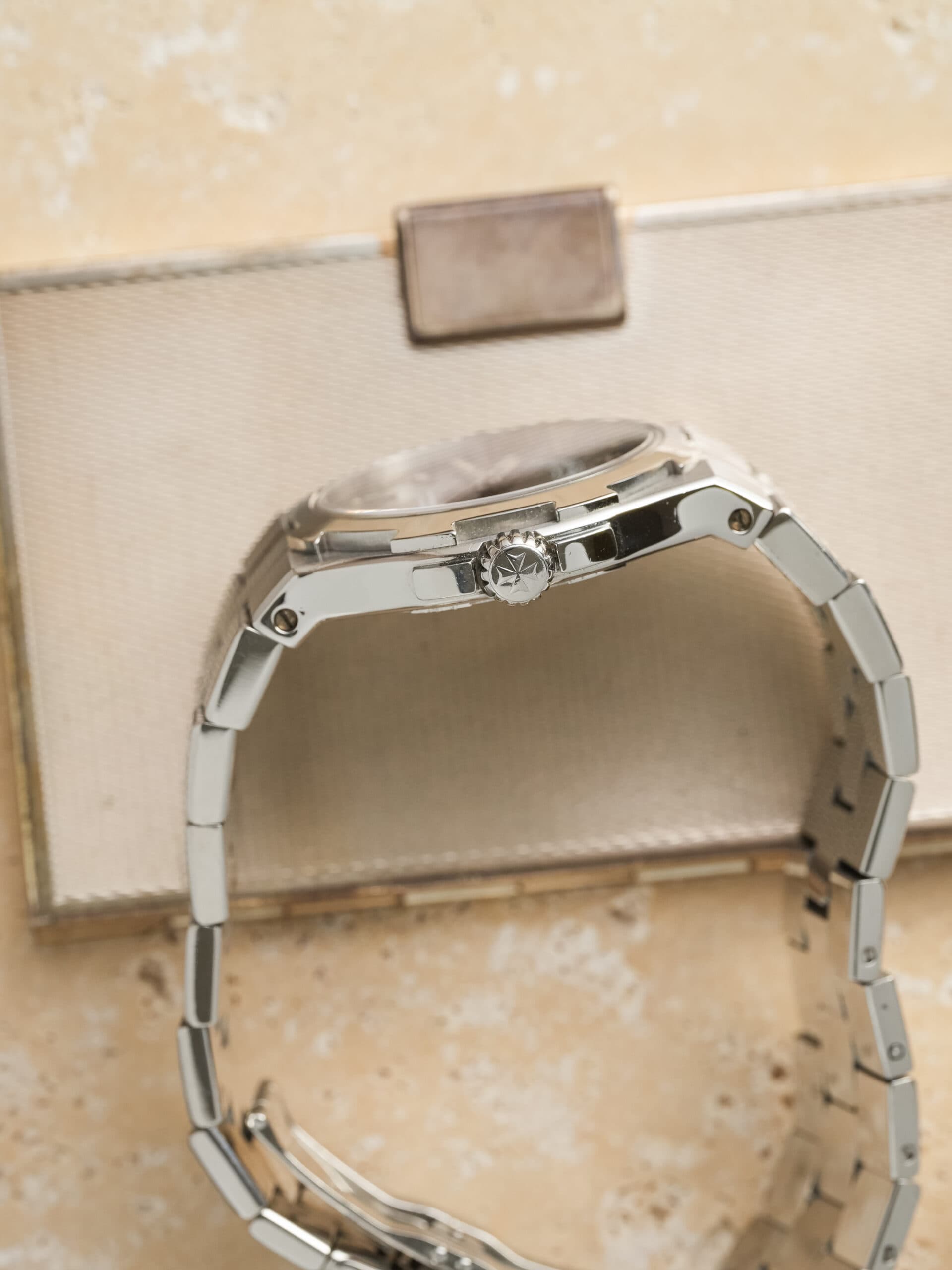 Vacheron Constantin Overseas Jumbo ref. 42040 - Image 19