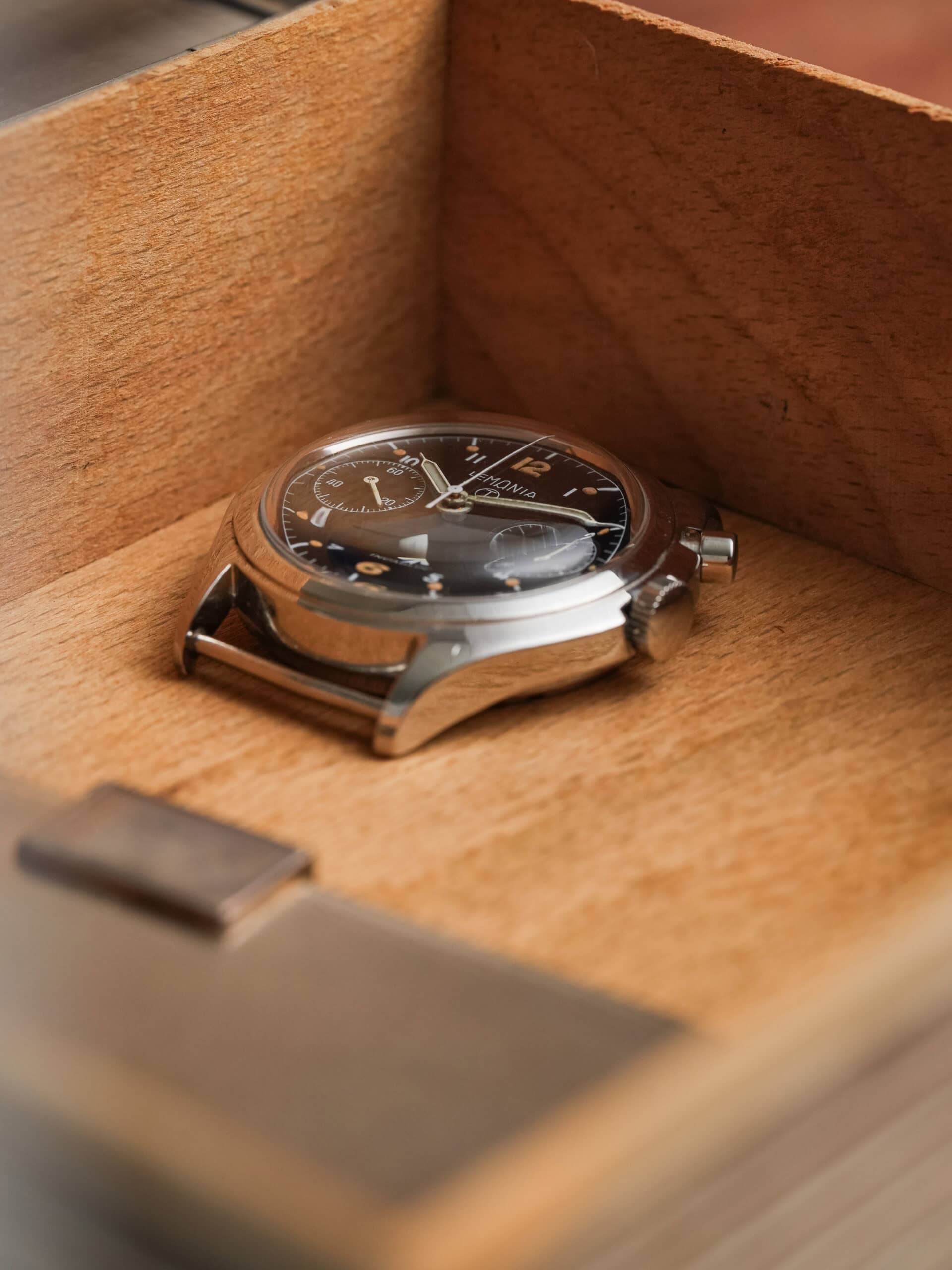 Lemania RAF 6BB Monopusher Chronograph – Calibre 2220 - Image 14
