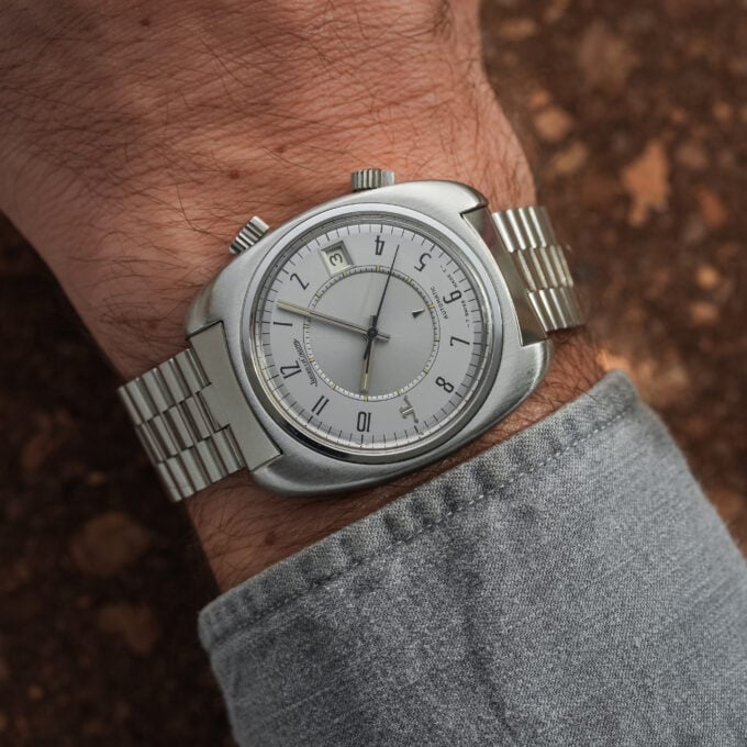 Jaeger-LeCoultre Memovox E876 Speedbeat – Silver Dial – Calibre 916 – Original NSA Bracelet - Image 4
